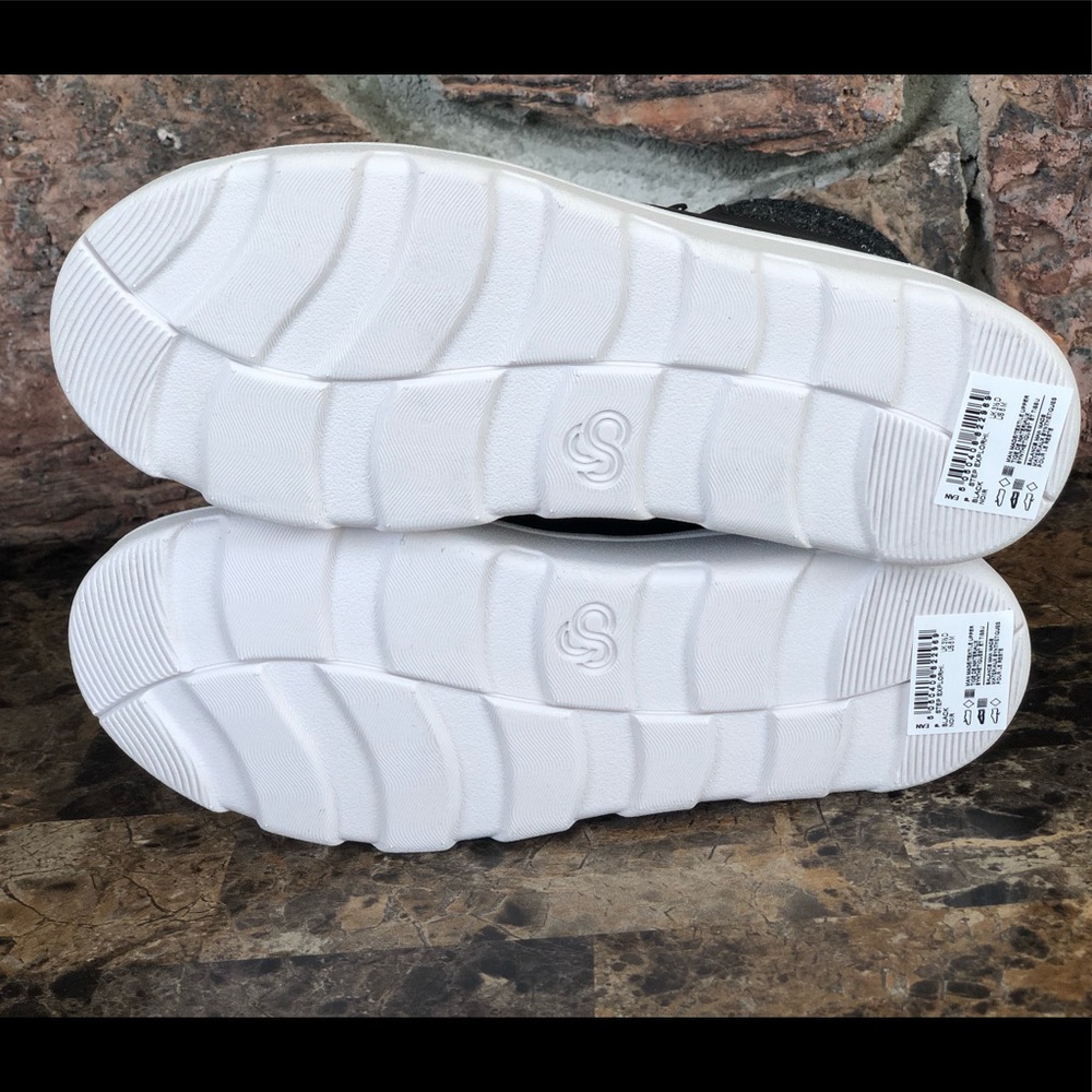 NEW Clarks Women's Step Explore High Booties - Picture 11 of 14